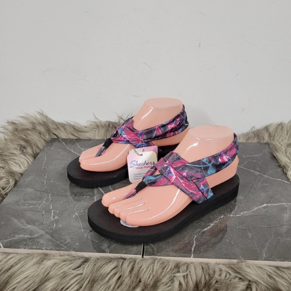 Sketchers  Yoga Foam Sandals